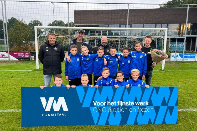 Sponsoren steken JO12-2 en JO14-1 in het nieuw