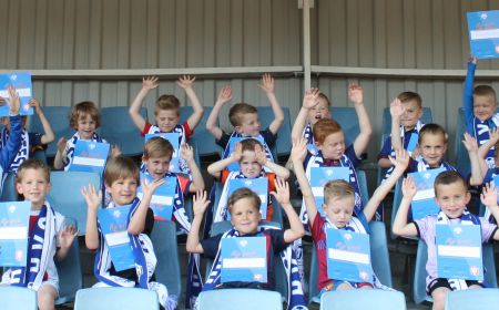 Voetbalcontract voor de mini's