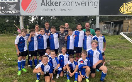 JO13-2 krijgt nieuwe tenues van Akker Zonwering