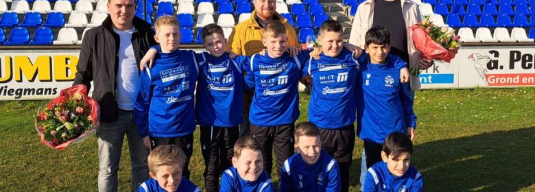 Nieuwe trainingspakken voor JO11-2