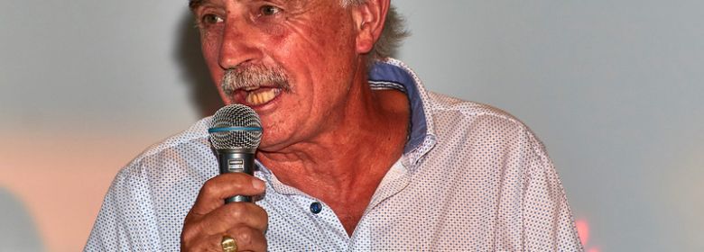 HVCH voorzitter Chris Ploegmakers ontvangt een lintje