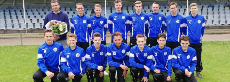 Langenhuizen Glasservice sponsort JO17-3 nieuwe trainingspakken